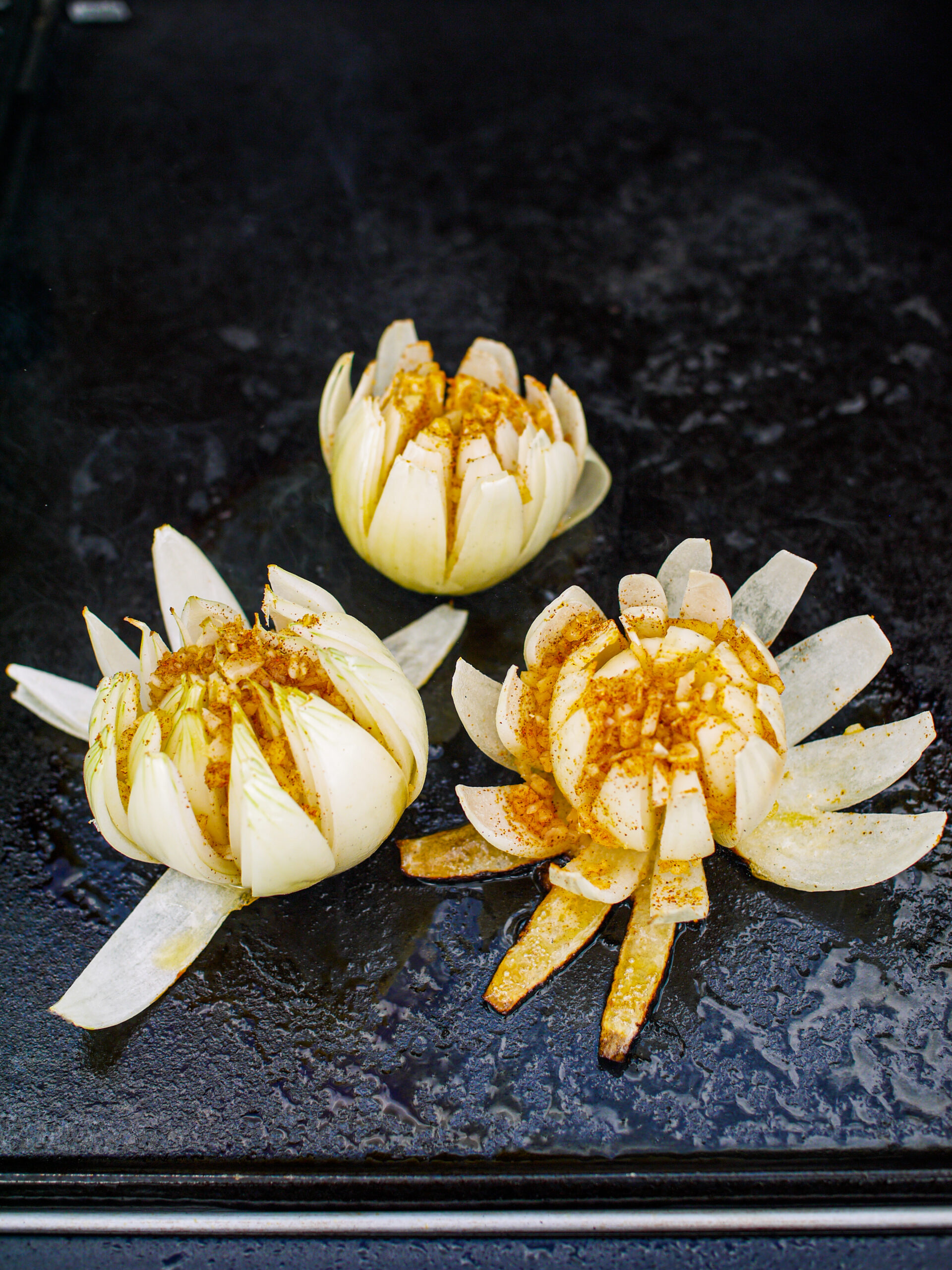 Grillowany kwiat z cebuli
